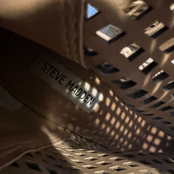 Steve Madden heels,  also tie up around your leg/ankle - Picture 6 of 7